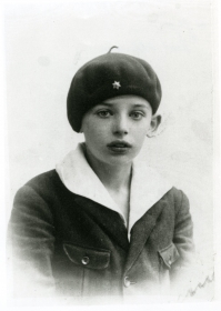 Piet Akkerman als pionier. foto Cegesoma.