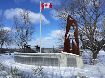 smallSCWCanadaOttawaFullMonument
