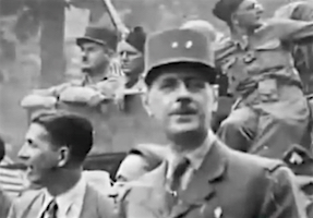 Intocht Parijs Generaal De Gaulle met La Nueve