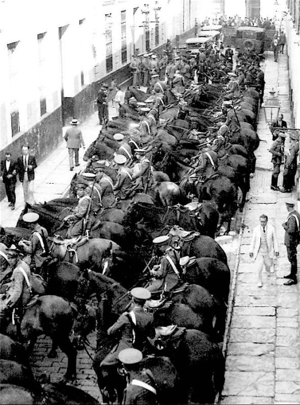 Sevilla 18 juli 1936, Asaltos klaar om de Republiek te verdedigen