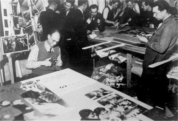 Peter Alma aan het werk voor tentoonstelling Spaanse Burgeroorlog 